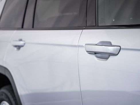 New 2025 Jeep Grand Cherokee L Laredo w/ Luxury Tech Group I image 15