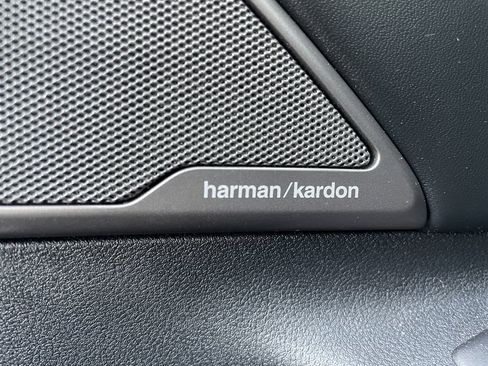 Used 2018 BMW M550i xDrive image 33