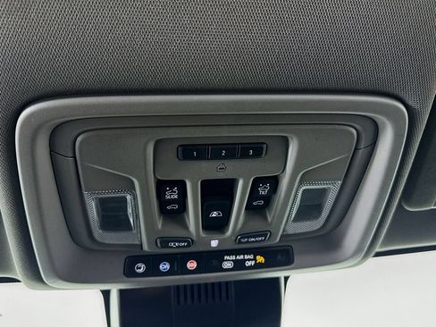 Used 2024 GMC Sierra 3500 SLT w/ SLT Convenience Package AWD/4WD image 17