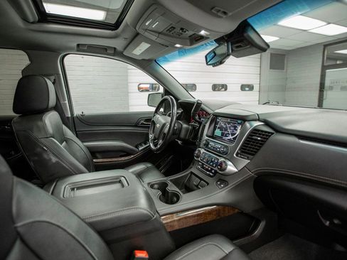 Used 2019 Chevrolet Suburban LT image 14