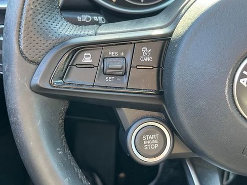 Used 2023 Alfa Romeo Giulia Veloce image 21