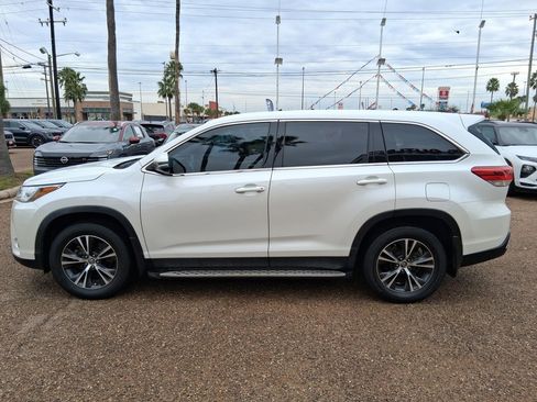 Used 2019 Toyota Highlander LE image 3