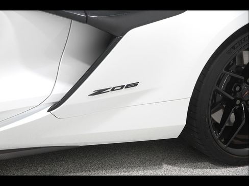 Used 2025 Chevrolet Corvette Z06 w/ Stealth Interior Trim Package RWD image 5