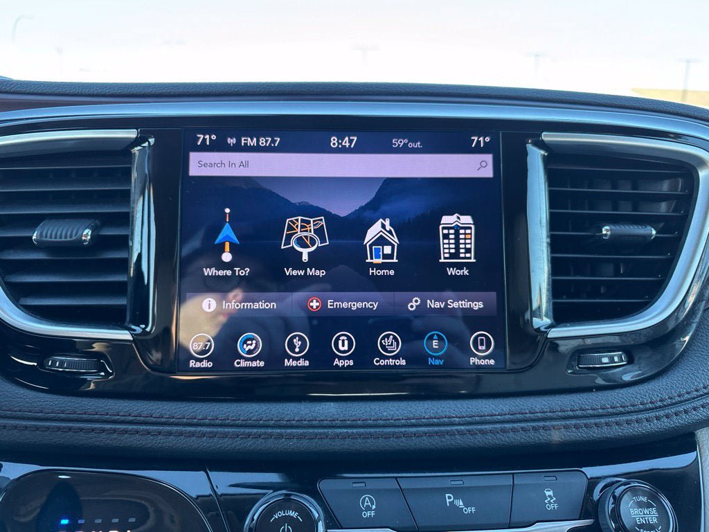 Used 2018 Chrysler Pacifica Limited FWD image 18
