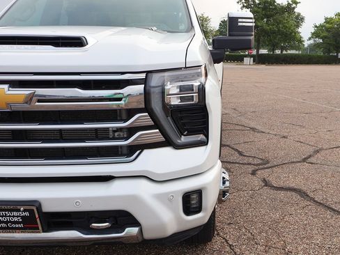 Used 2025 Chevrolet Silverado 3500 High Country w/ Technology Package AWD/4WD image 20