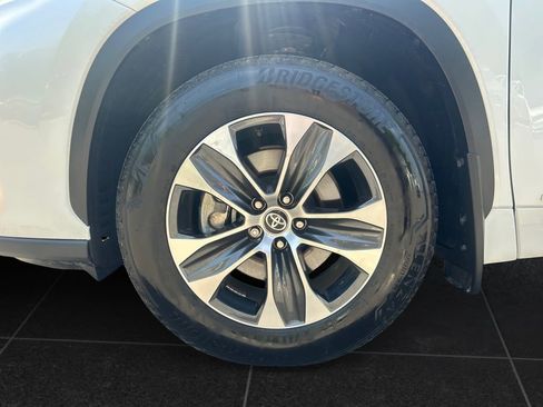 Used 2026 Toyota Highlander XLE w/ Protection Package #3 (TMS) AWD/4WD image 9