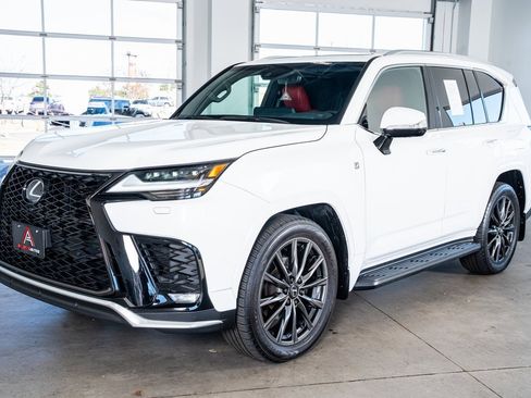 Used 2024 Lexus LX 600 F Sport image 11