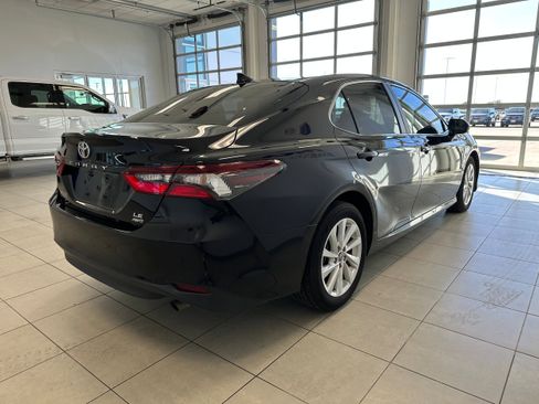 Used 2023 Toyota Camry LE image 5