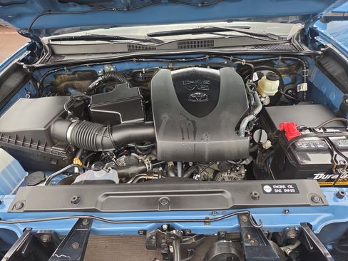 Certified 2019 Toyota Tacoma TRD Sport AWD/4WD image 32