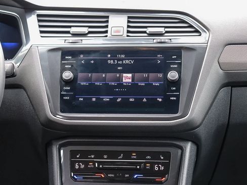 Used 2022 Volkswagen Tiguan SE image 14