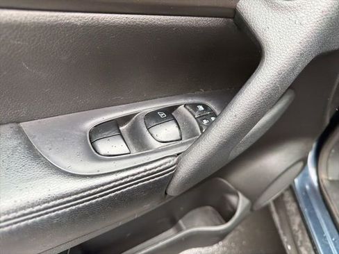 Used 2015 Nissan Rogue SV AWD/4WD image 17