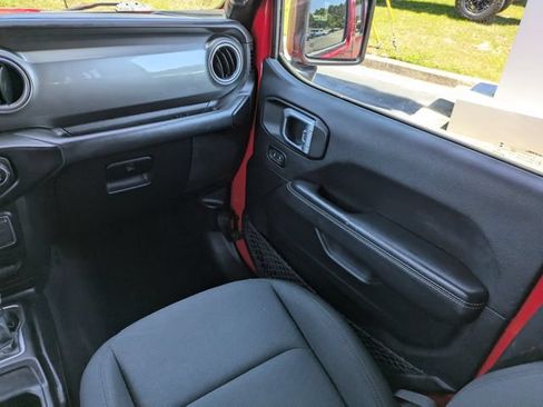 Used 2020 Jeep Wrangler Unlimited Sahara AWD/4WD image 18