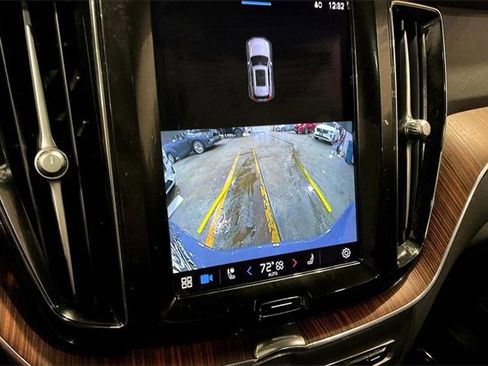 Certified 2023 Volvo XC60 B5 Plus w/ Climate Package image 21