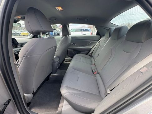 Certified 2024 Hyundai Elantra SE FWD image 17