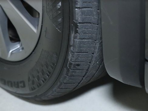 Certified 2025 Nissan Pathfinder SV FWD image 29