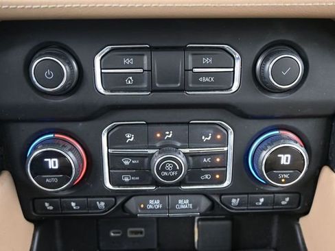 Used 2021 Chevrolet Tahoe Premier w/ Premium Package AWD/4WD image 15