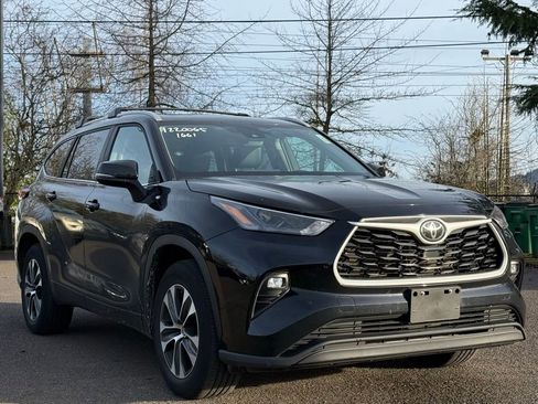 Certified 2023 Toyota Highlander XLE image 7