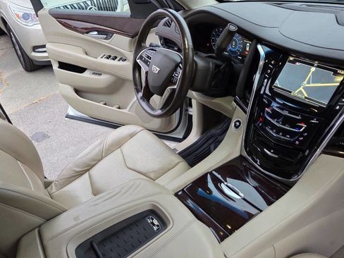 Used 2016 Cadillac Escalade ESV Premium image 43