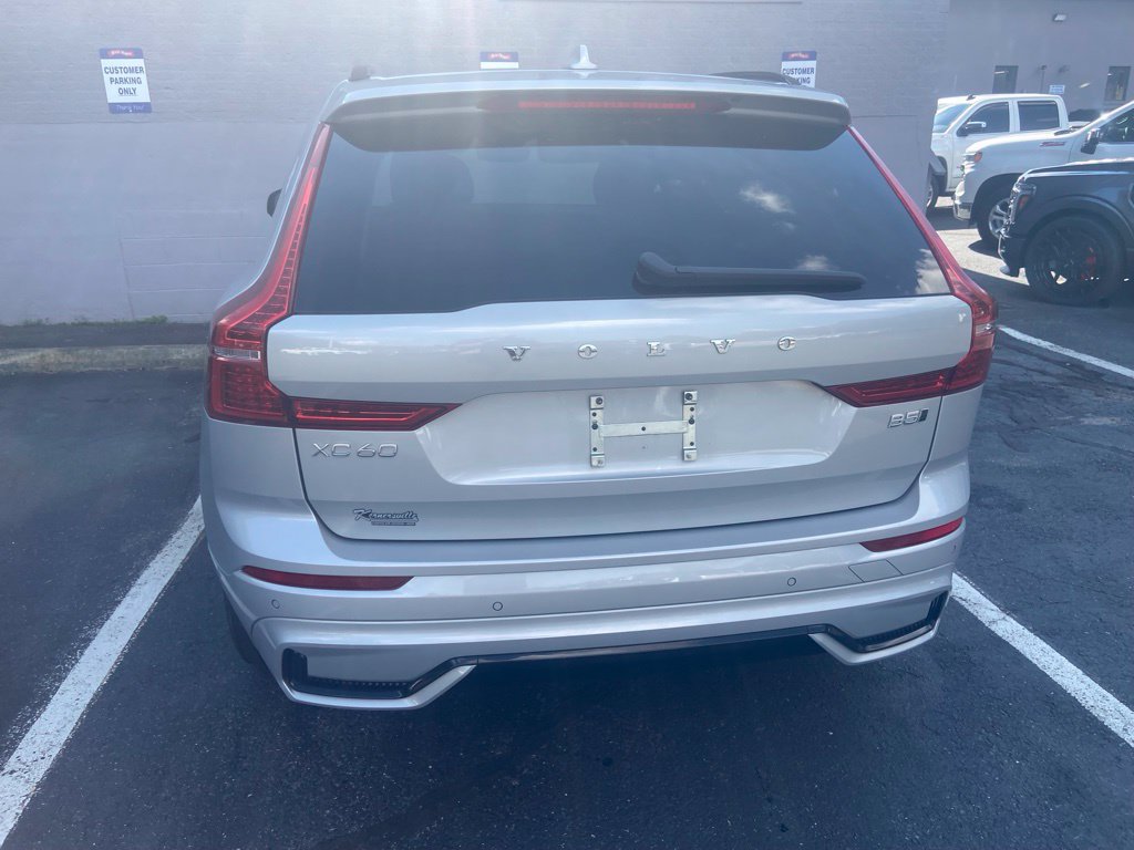 Used 2023 Volvo XC60 B5 Plus AWD/4WD image 4
