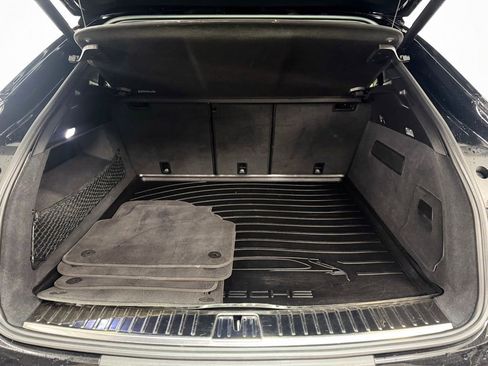 Used 2023 Porsche Cayenne Platinum Edition w/ Towing Package w/o Tow Ball image 7