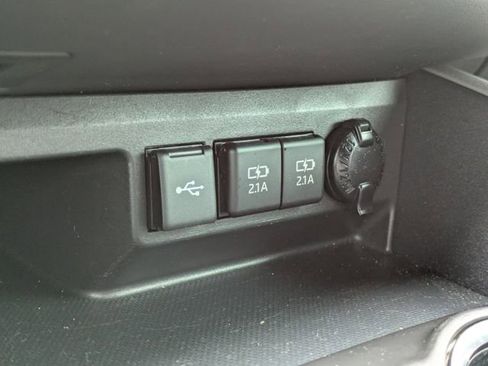 Used 2021 Toyota Highlander XSE FWD image 23