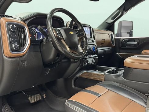 Used 2022 Chevrolet Silverado 2500 High Country w/ Technology Package image 12