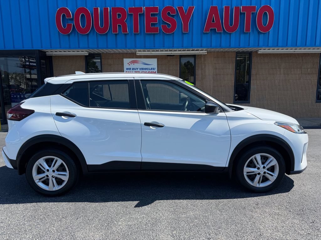 Used 2024 Nissan Kicks S FWD image 11