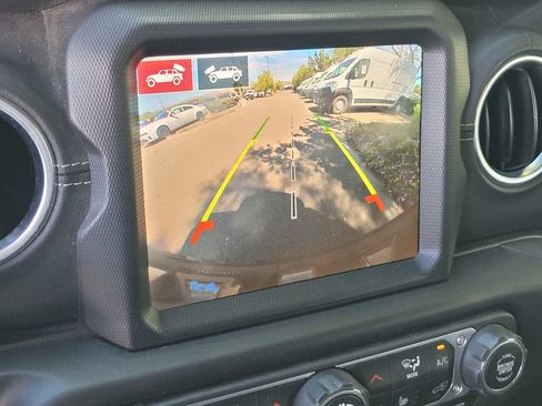 Used 2023 Jeep Wrangler Unlimited Sahara w/ Cold Weather Group AWD/4WD image 21