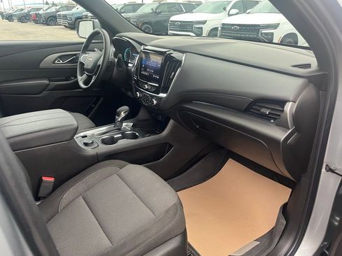 Used 2023 Chevrolet Traverse LT image 25