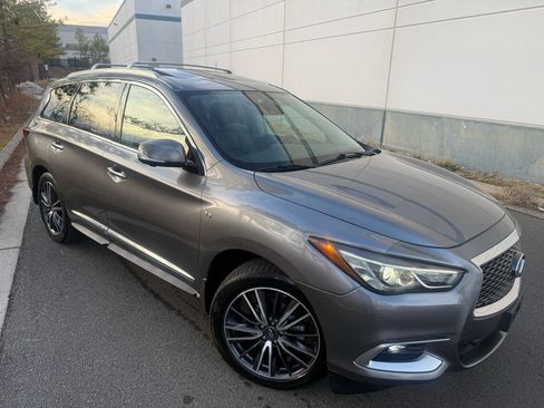 Used 2017 INFINITI QX60 Luxe w/ Deluxe Technology Package image 7
