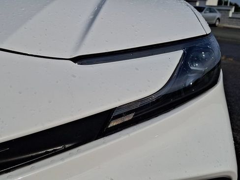Used 2025 Toyota Camry SE FWD image 9