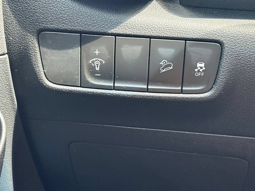 Used 2022 Hyundai Kona SEL w/ Convenience Package FWD image 11