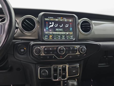 Used 2022 Jeep Wrangler Unlimited Sahara w/ Cold Weather Group AWD/4WD image 17