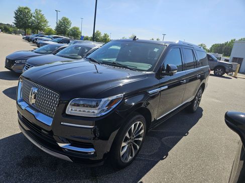 Used 2021 Lincoln Navigator L Reserve RWD image 3