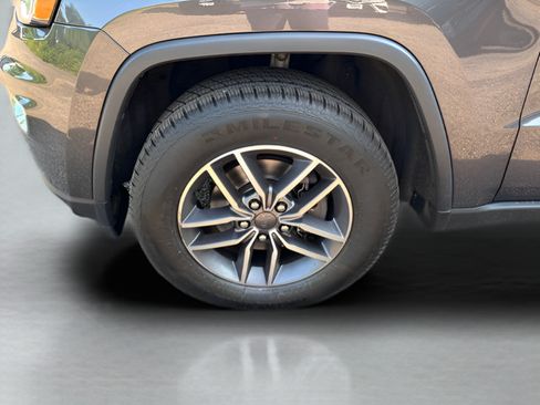 Used 2020 Jeep Grand Cherokee Limited AWD/4WD image 23