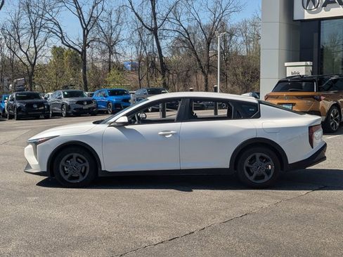 Used 2025 Kia K4 LXS image 8