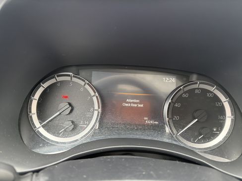 Used 2023 Toyota Highlander XLE image 17