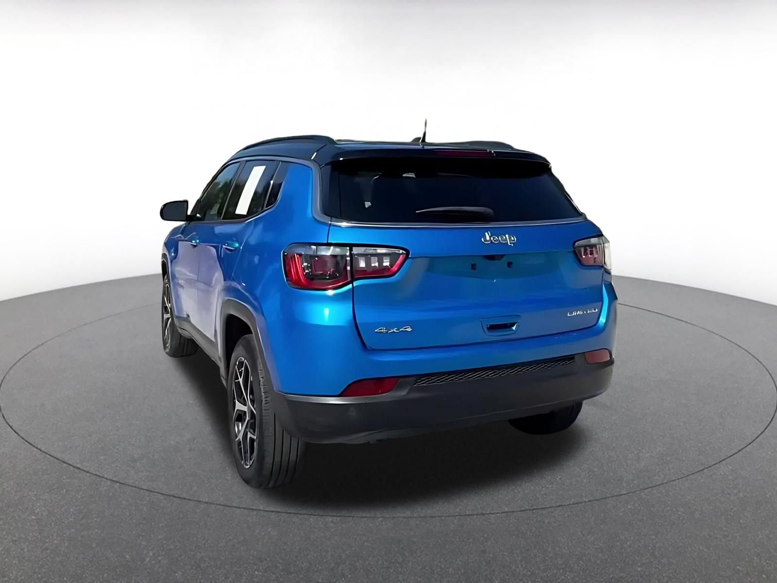 Used 2025 Jeep Compass Limited AWD/4WD image 12