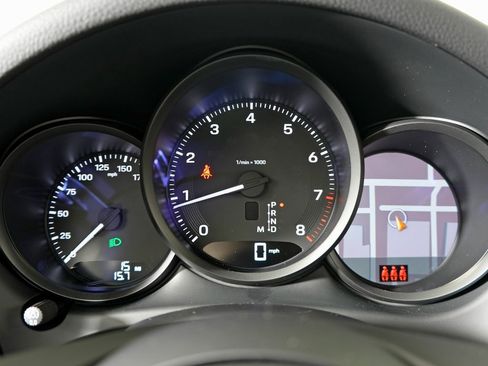 New 2026 Porsche Macan image 19