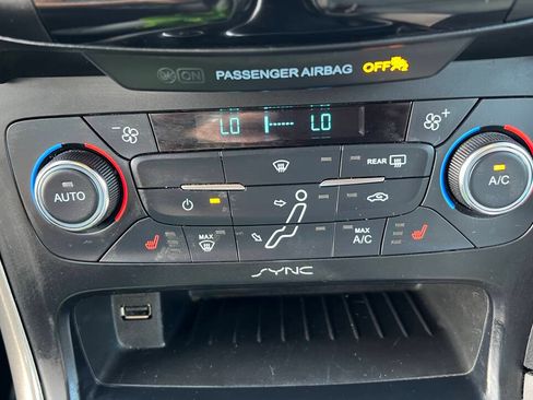 Used 2017 Ford Focus Titanium FWD image 22
