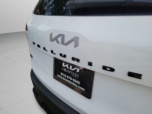 Certified 2022 Kia Telluride EX w/ EX Premium Package AWD/4WD image 7
