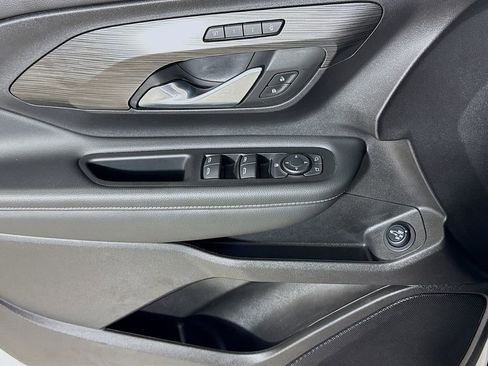 Used 2024 GMC Terrain SLT image 15