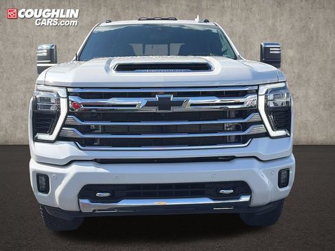 Used 2025 Chevrolet Silverado 2500 High Country w/ High Country Premium Package AWD/4WD image 2
