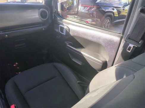 Used 2023 Jeep Gladiator Sport image 18