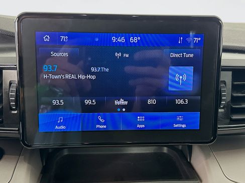 Used 2024 Ford Explorer XLT image 17