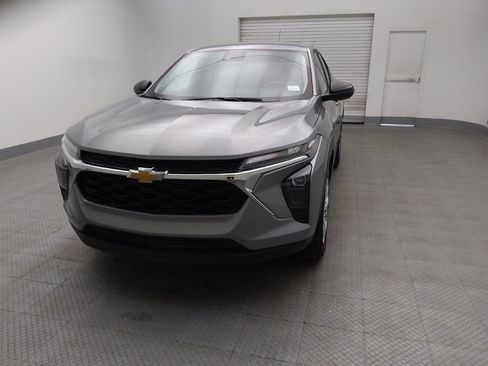 Used 2025 Chevrolet Trax LS FWD image 15
