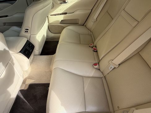 Used 2013 Lexus LS 460 w/ Comfort Pkg RWD image 31