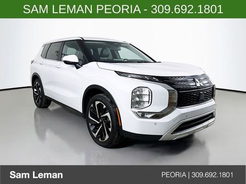 Used 2024 Mitsubishi Outlander SE image 1