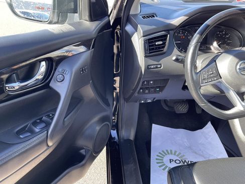 Used 2022 Nissan Rogue Sport SL w/ Premium Package image 2