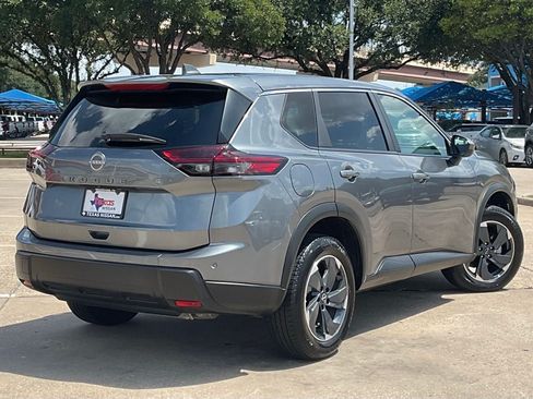 Used 2025 Nissan Rogue SV FWD image 4